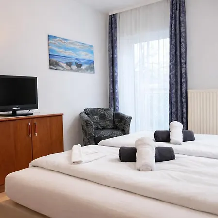 Appartementhaus Sonnenschein - 250m Zum Im Zentrum Von Apartamento Binz