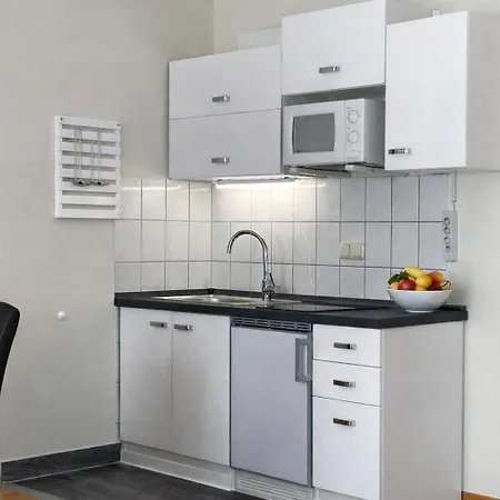 Appartementhaus Sonnenschein - 250m Zum Im Zentrum Von Apartamento Binz