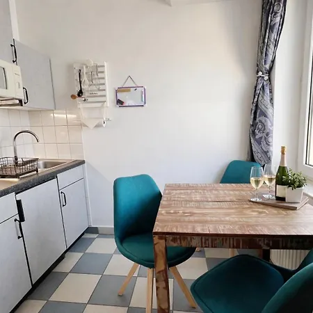 Appartementhaus Sonnenschein - 250m Zum Im Zentrum Von Apartamento Binz